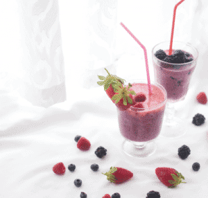 Healthy Recipes: Summer Mixed Berry + Apple Smoothie